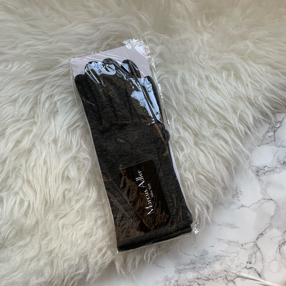 Marcus Adler pompom touchscreen gloves black NWT - Picture 6 of 6